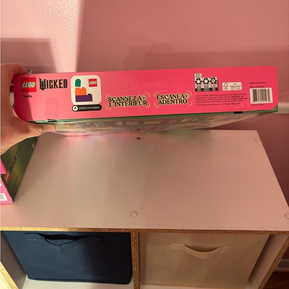 LEGO Wicked Welcome to Emerald City 945 pcs; Wicked, Elphaba & Glinda Figures - Picture 6 of 10